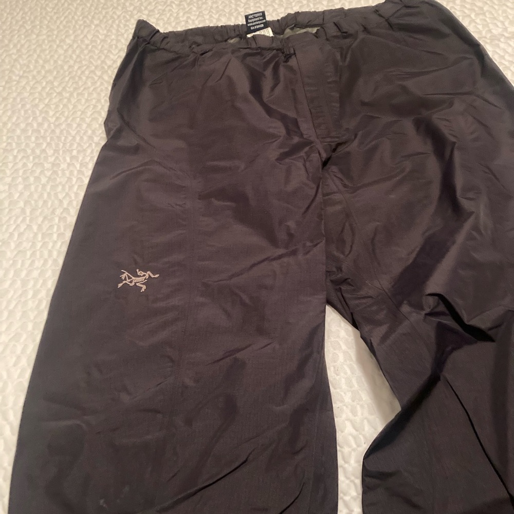 Arc'teryx Men's Dark Gray Cargo Pants